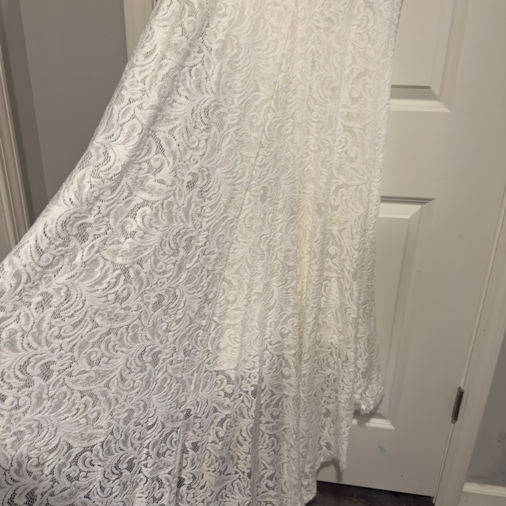 NWT Gorgeous Soft White Lace Long Sleeve Open Back Wedding Dress with Train - Picture 13 of 15